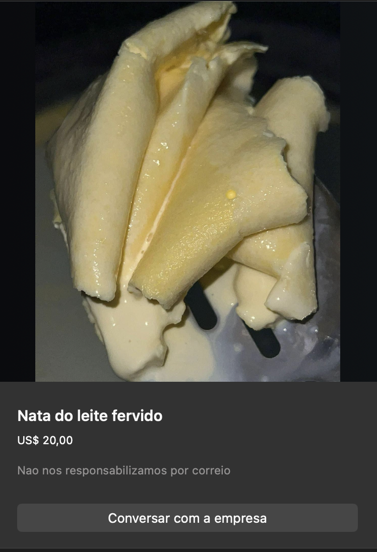 Pedaços rústicos de nata do leite fervido em cor amarelo-creme, textura macia e gordurosa empilhada. Disclaimer indica que não se responsabilizam por envio.